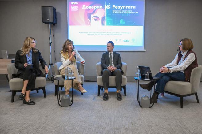 от ляво на дясно - Ванина Ханджийска, Екатерина Димитрова InterImage и председател на БАКА и Александър Христов Paragraph 42 и Весислава Антонов