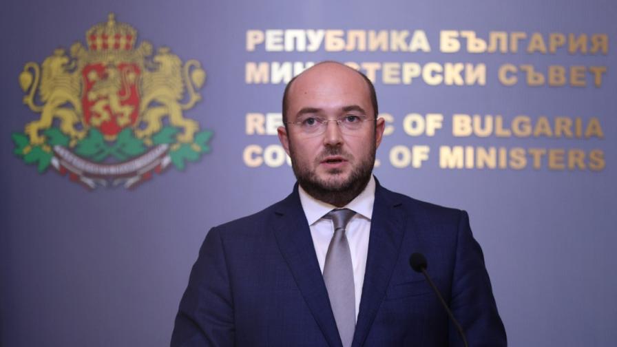 Министърът на правосъдието поиска наказания за четирима нотариуси