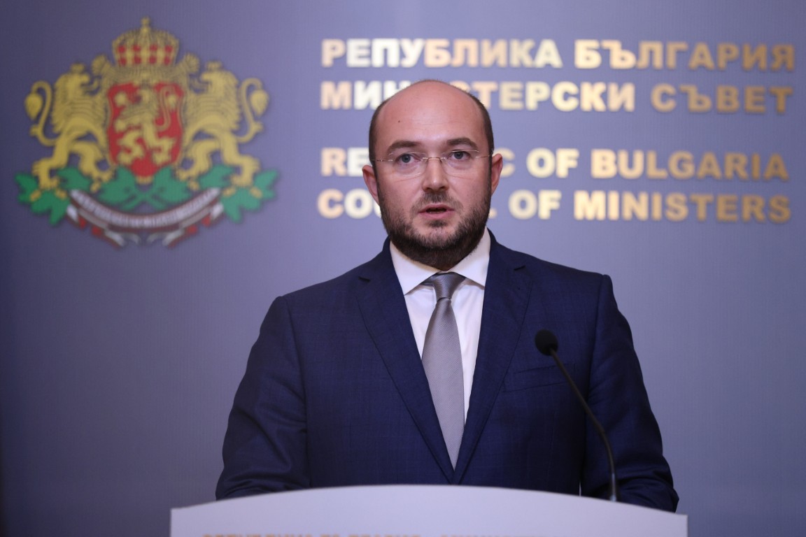 Министърът на правосъдието поиска наказания за четирима нотариуси