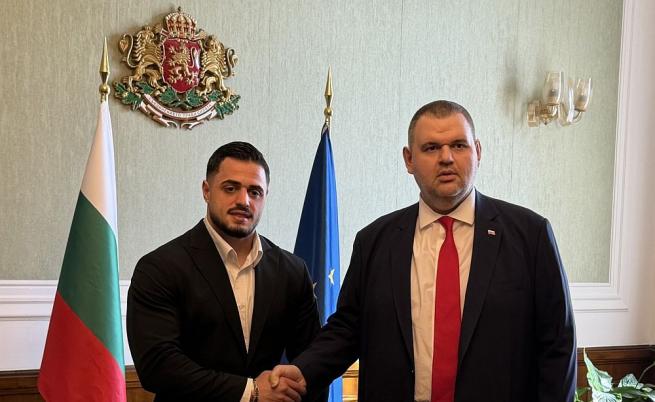 Делян Пеевски се срещна с шампиона по вдигане на тежести Карлос Насар