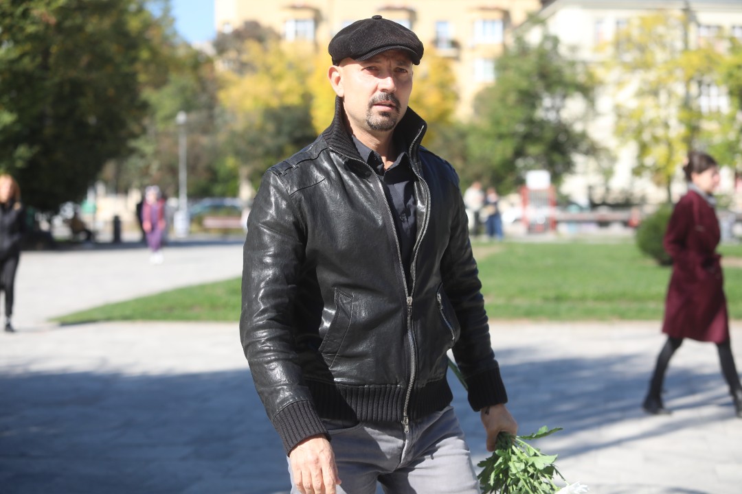 <p>Близки и приятели се събраха в храм &ldquo;Свети Седмочисленици&rdquo; в София, за да се сбогуват с Добромир Жечев. Легендата на българския футбол ни напусна на 82-годишна възраст на 12 октомври 2025 година.</p>