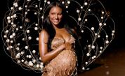 Бременната в деветия месец Жасмин Тукс откри ревюто на Victoria’s Secret