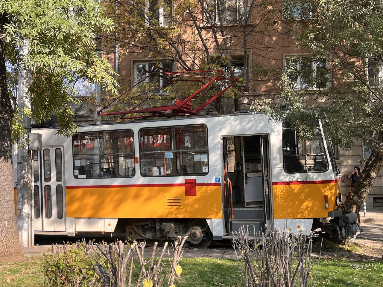 <p>Два трамвая се сблъскаха на кръстовището на бул. &quot;Христо Ботев&quot; и ул. &quot;Струга&quot; в София. На място са полиция и аварийни екипи, движение временно спряно, няма пострадали</p>