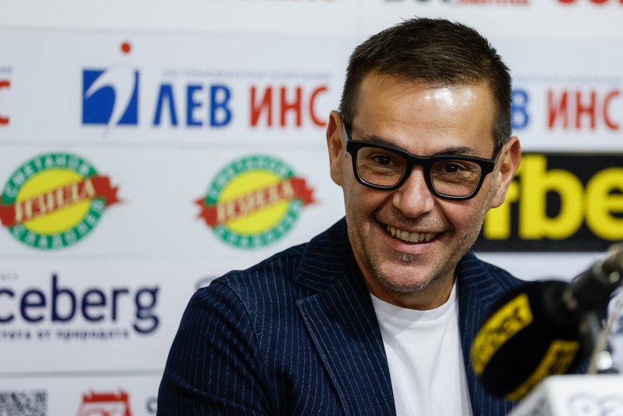 Награждаване на волейболните ни национали за септември1