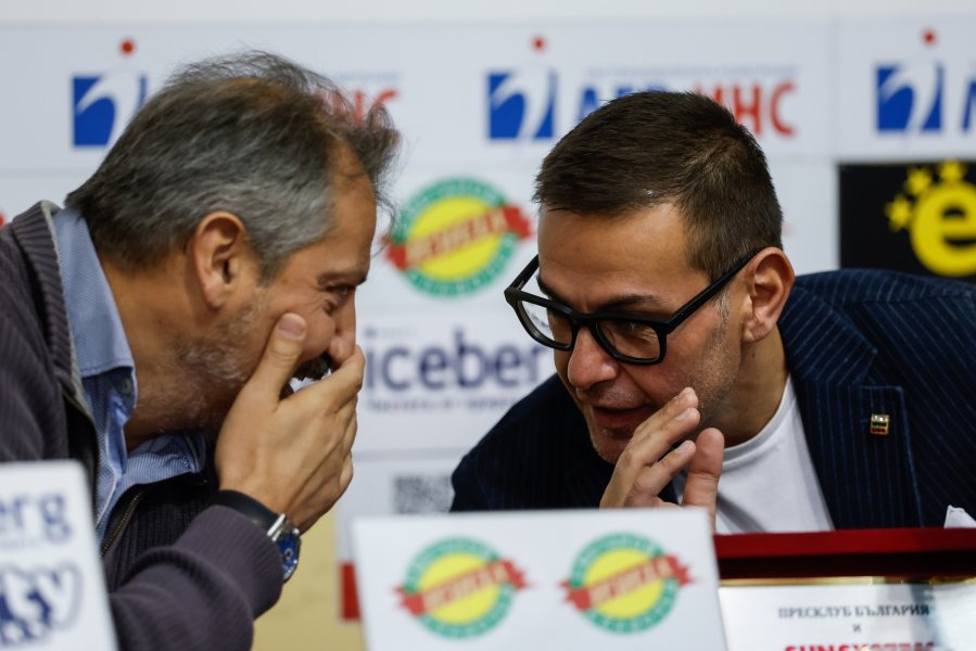 Награждаване на волейболните ни национали за септември1