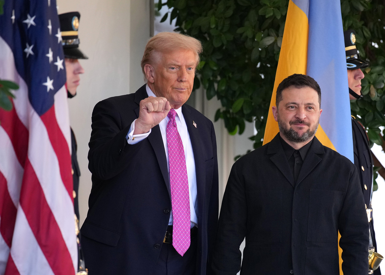 <p>Украинският президент Володимир Зеленски разговаря с американския президент Доналд Тръмп в Белия дом.</p>