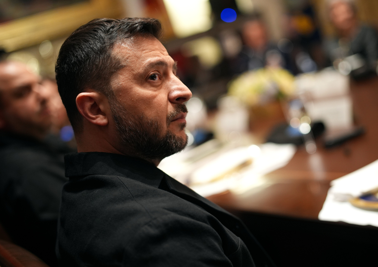 <p>Украинският президент Володимир Зеленски разговаря с американския президент Доналд Тръмп в Белия дом.</p>