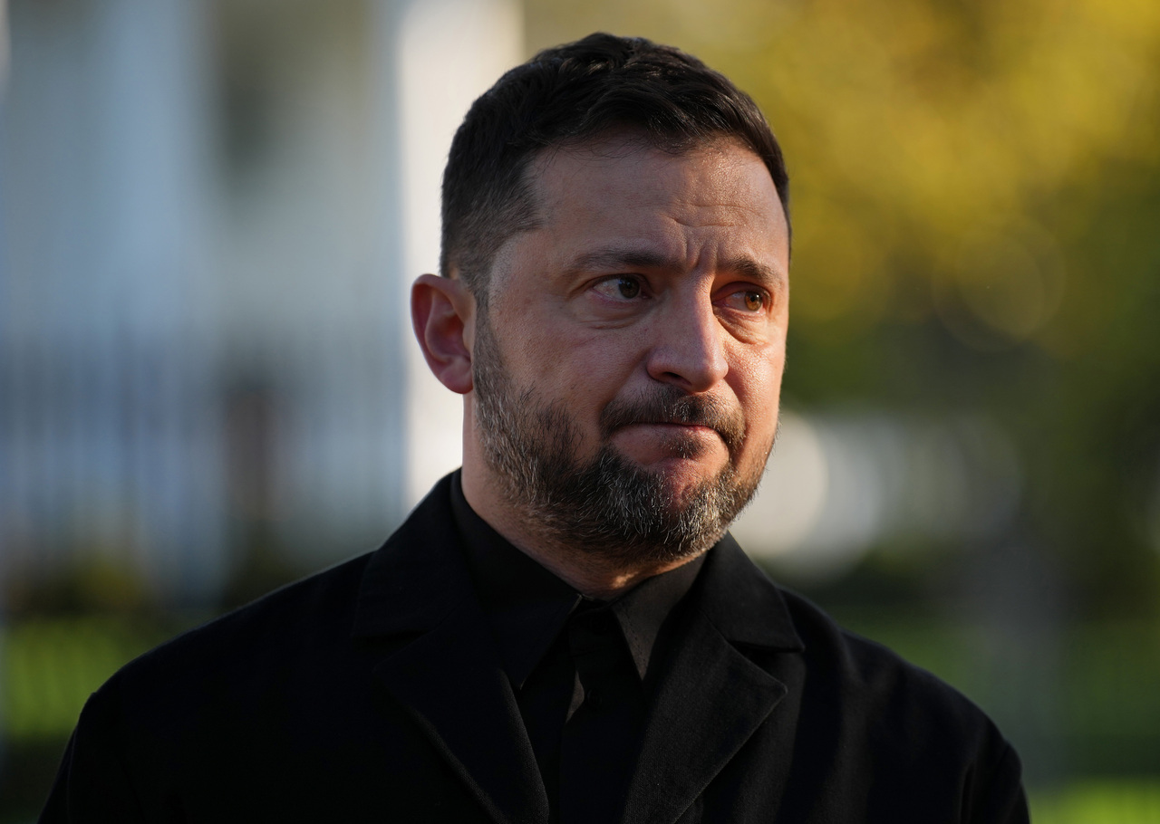 <p>Украинският президент Володимир Зеленски разговаря с американския президент Доналд Тръмп в Белия дом.</p>