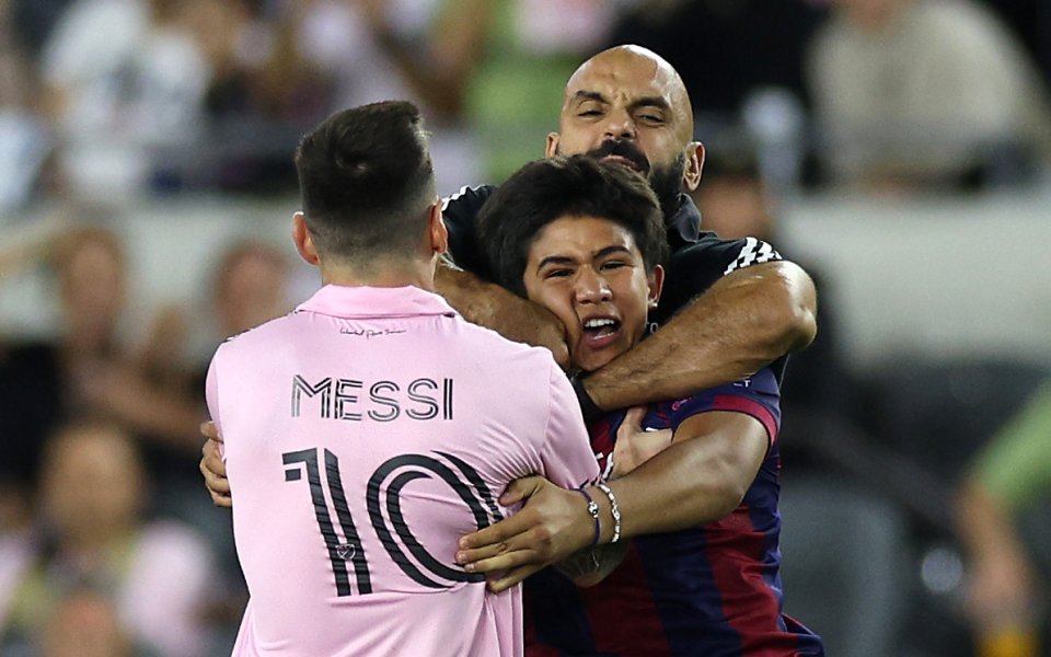 Бодигардът на Меси отново показа уменията си (видео)