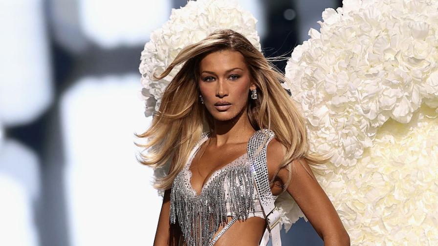 Бела Хадид обясни причината за бавната си походка на шоуто на Victoria's Secret 2025