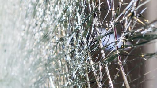 Шофьор с положителна проба за алкохол самокатастрофира и избяга край Горна Оряховица