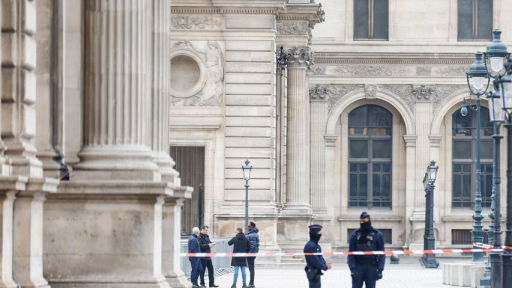 Двама от задържаните крадци от Лувъра частично признаха вината си