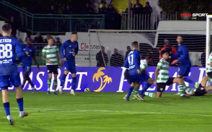 Изстрел на Акрам Бурас срещна гредата на Черно море - Левски