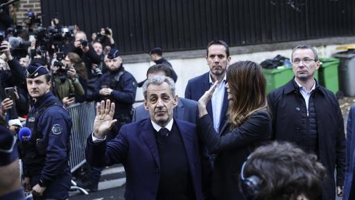 https://m3.netinfo.bg/media/images/51201/51201001/512-288-bivshiiat-prezident-na-franciia-nikola-sarkozi-vleze-v-parizhkiia-zatvor.jpg