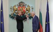 Президентът Радев удостои почетен консул с орден за принос към България