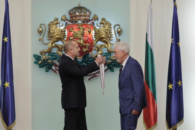 Радев консул