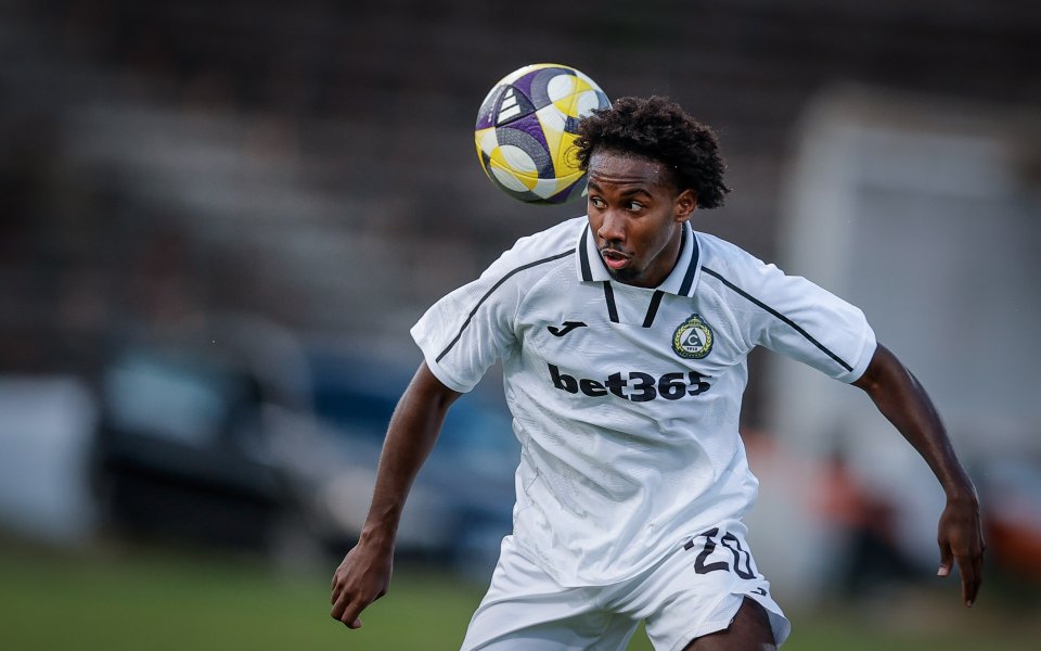 Левски си хареса защитник от efbet Лига