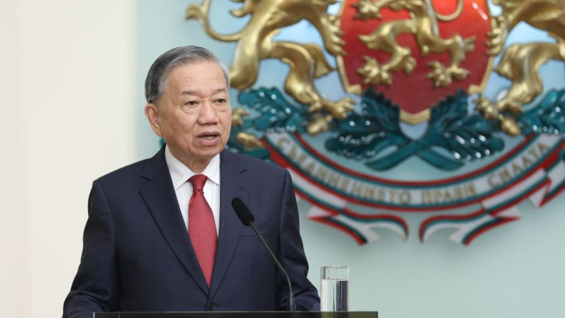 Виетнам поиска от България да опрости издаването на визи за