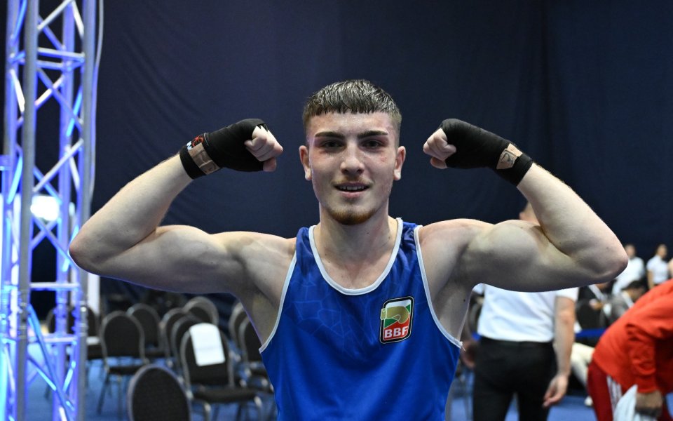 И Никълъс Николов с медал от Европейското по бокс за ученици