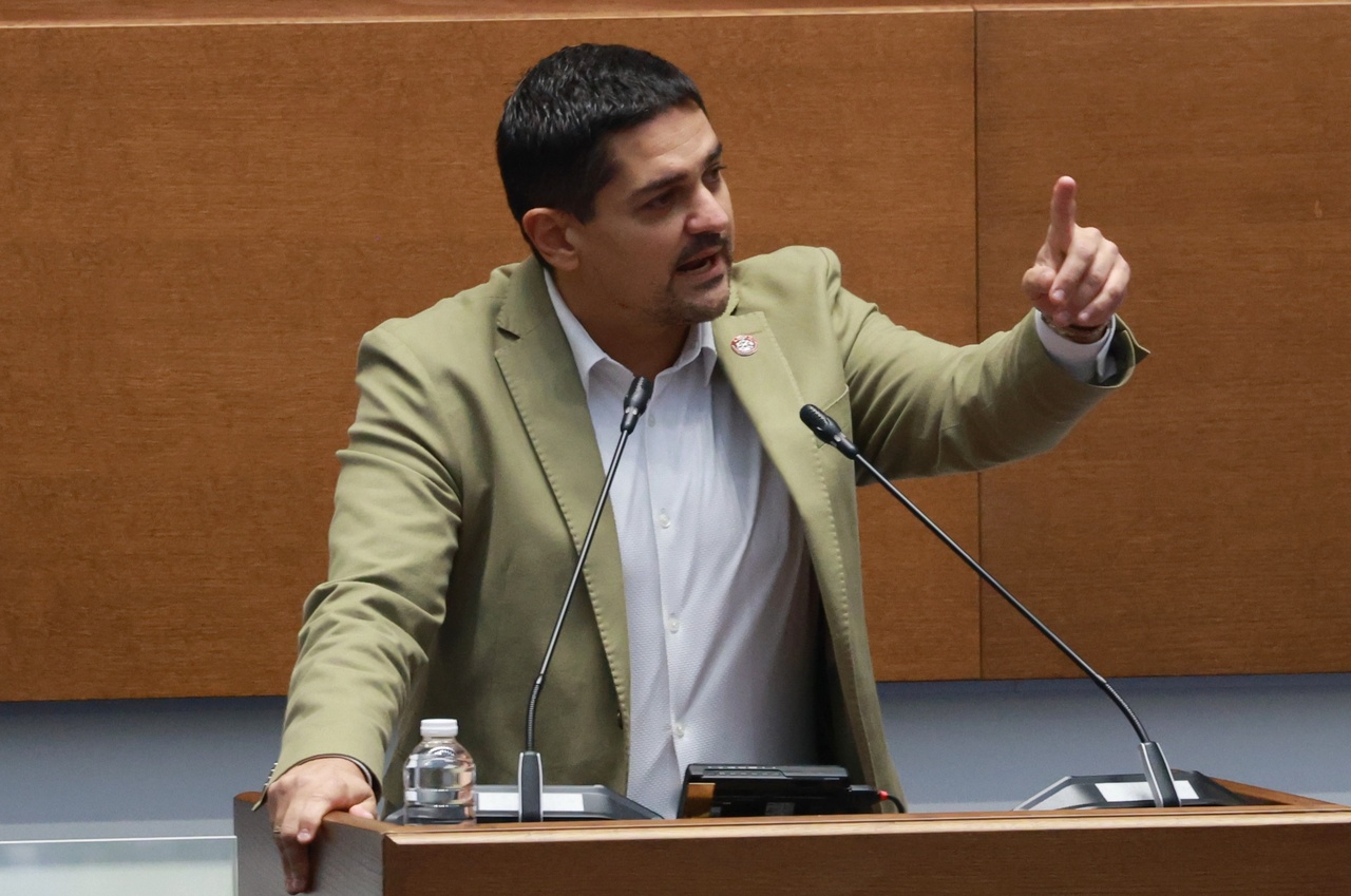 <p>Председателят на парламента Наталия Киселова даде 15 минути почивка, за да се успокоят страстите в залата. Депутати от &bdquo;Възраждане&ldquo; и &bdquo;ДПС-Ново начало&ldquo; се сдърпаха в пленарната зала. &bdquo;След като се създават безредици, 15 минути почивка&ldquo;, обяви Киселова.</p>