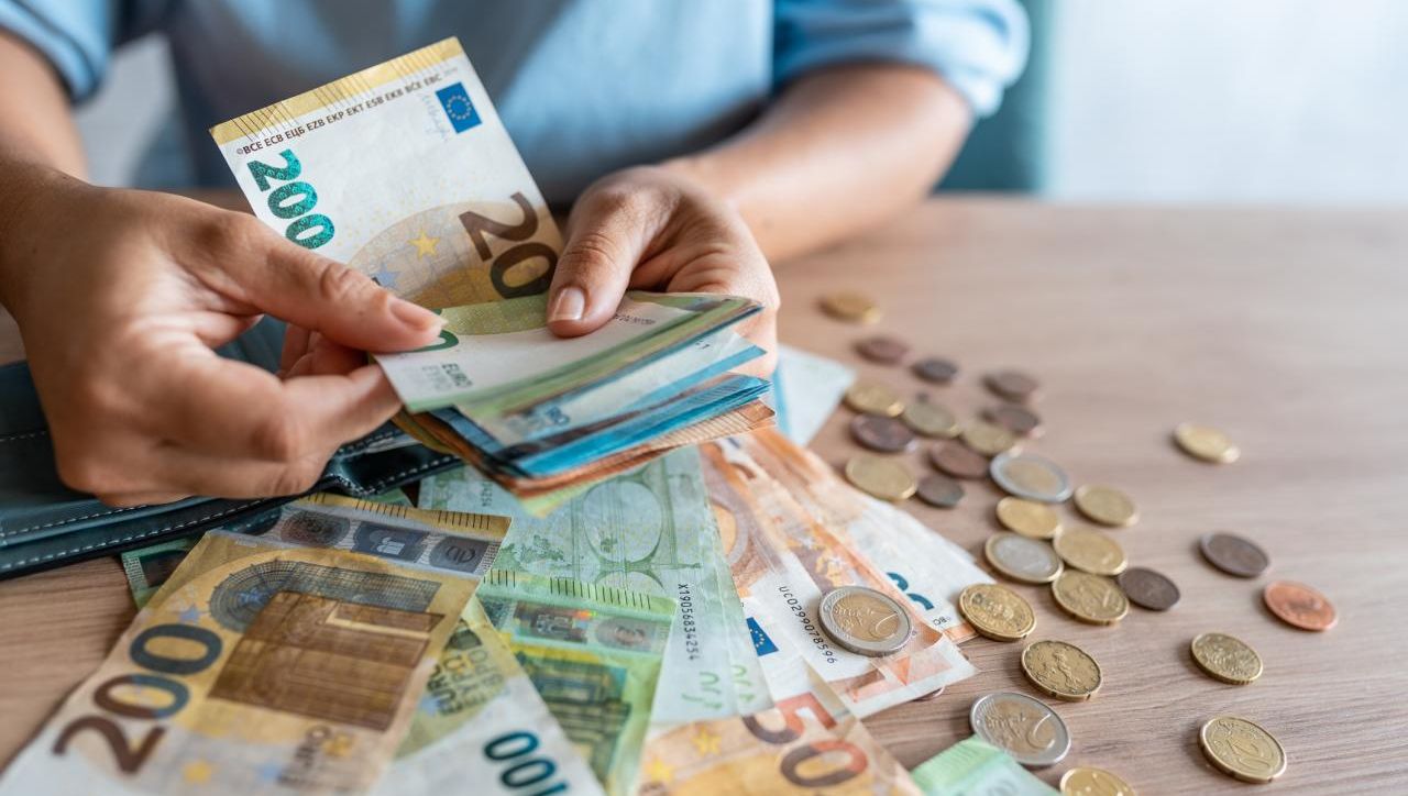 Заплащането по еднодневни договори вече ще е в евро