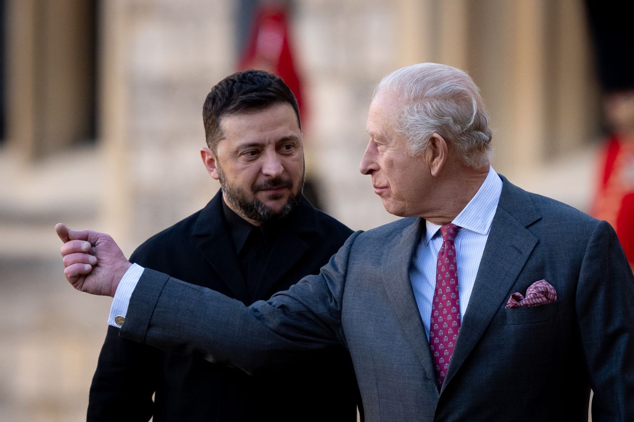 <p>Украинският президент проведе срещи с крал Чарлз III, премиера Киър Стармър и генералния секретар на НАТО в рамките на дипломатическа визита, посветена на подкрепата за Украйна и засилването на международния съюз срещу руската агресия</p>
