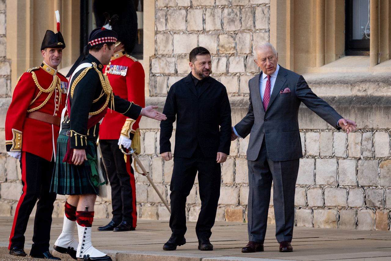 <p>Украинският президент проведе срещи с крал Чарлз III, премиера Киър Стармър и генералния секретар на НАТО в рамките на дипломатическа визита, посветена на подкрепата за Украйна и засилването на международния съюз срещу руската агресия</p>