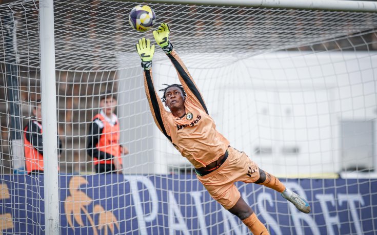 Вратарят на Славия: Работя здраво и се чувствам уверен в себе си