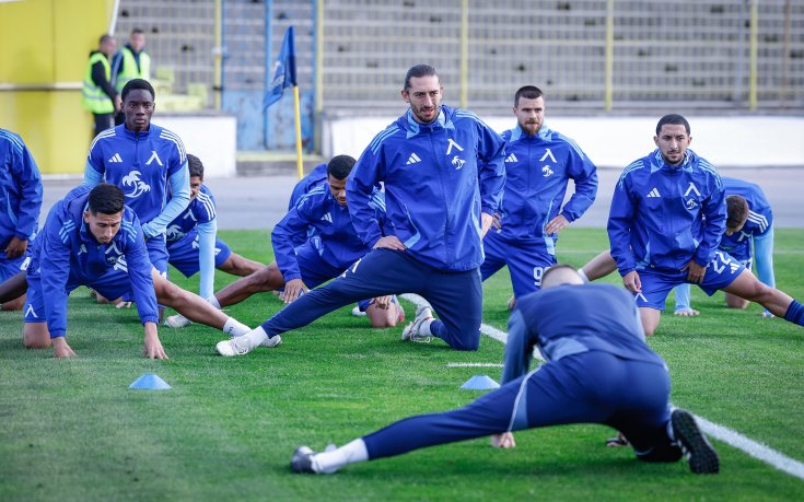 Лукс на четири колела: Левски очаква автобус от Германия