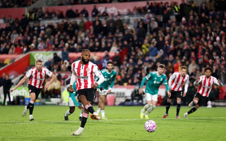 Безидеен и слаб Ливърпул бе жестоко ужилен от 