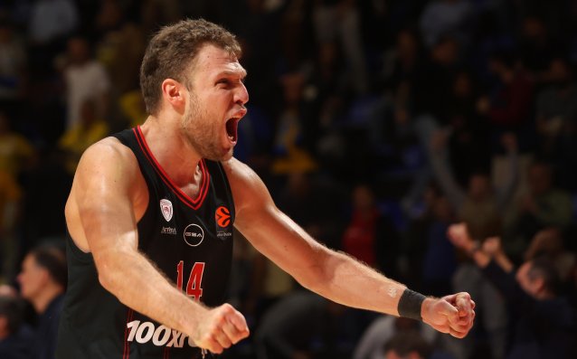 Везенков изигра силен мач за Олимпиакос при победа срещу Партизан в Евролигата