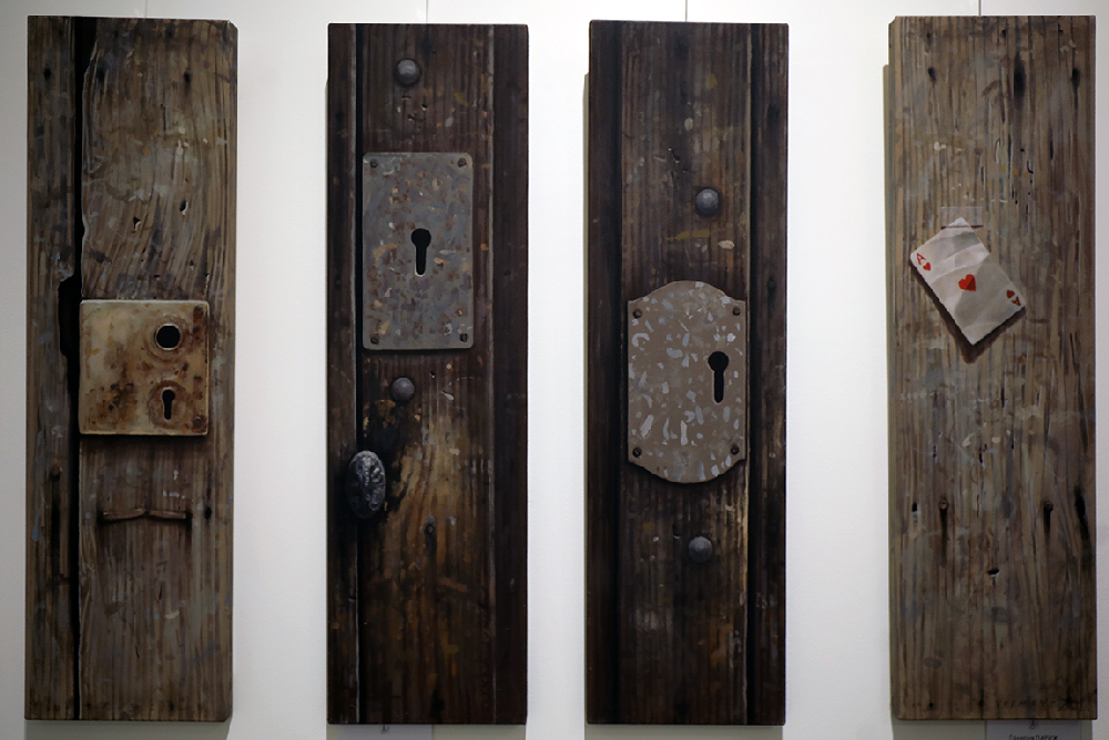 <p>Заглавията са показателни за това, че въпреки сериозността и тежестта на изкуството, което Войнов-син създава, все пак винаги трябва да се оставя малко място за самоирония и лек виц.</p>