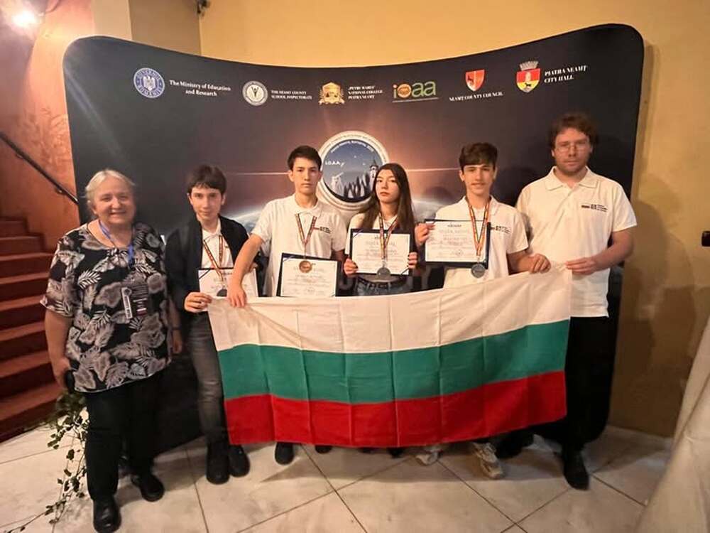 Български ученици спечелиха четири медала по астрофизика