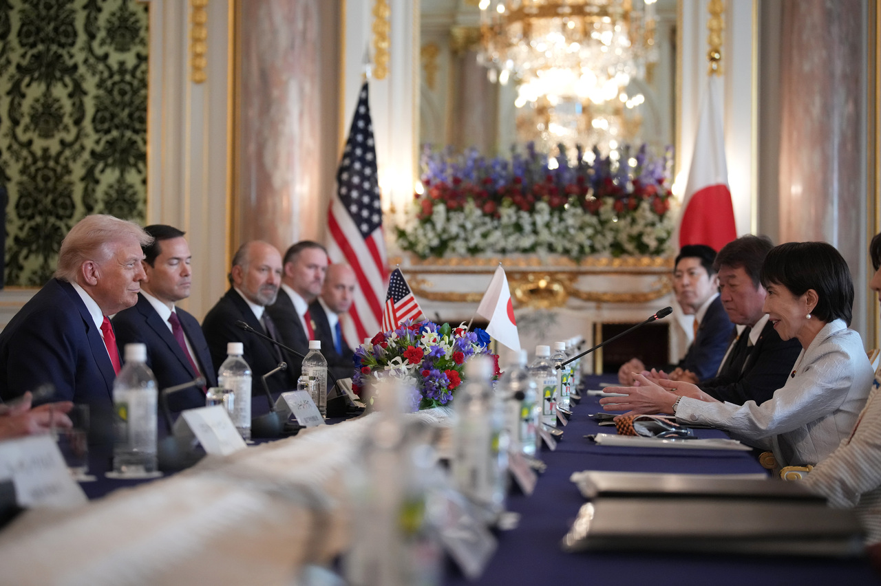 <p>Американският президент Доналд Тръмп се срещна в Токио с японската премиерка Санае Такаичи.</p>