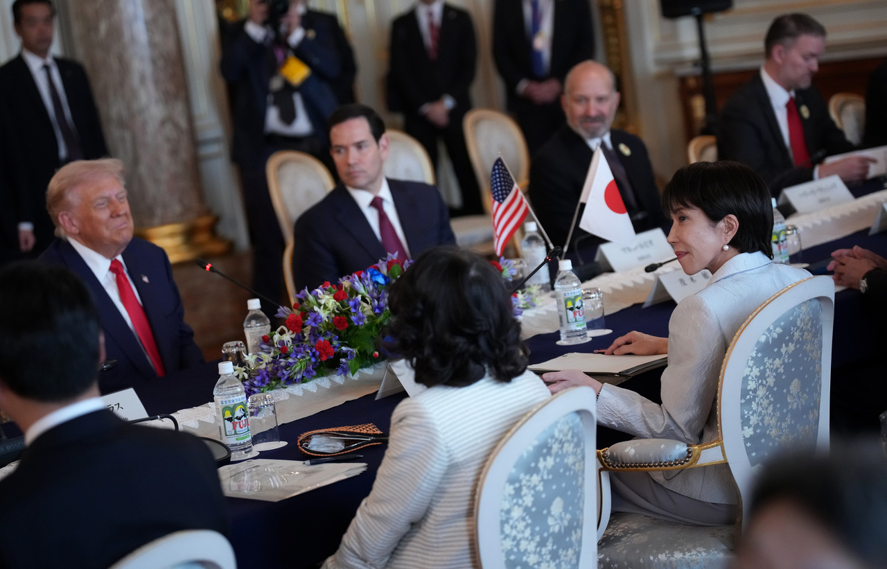 <p>Американският президент Доналд Тръмп се срещна в Токио с японската премиерка Санае Такаичи.</p>