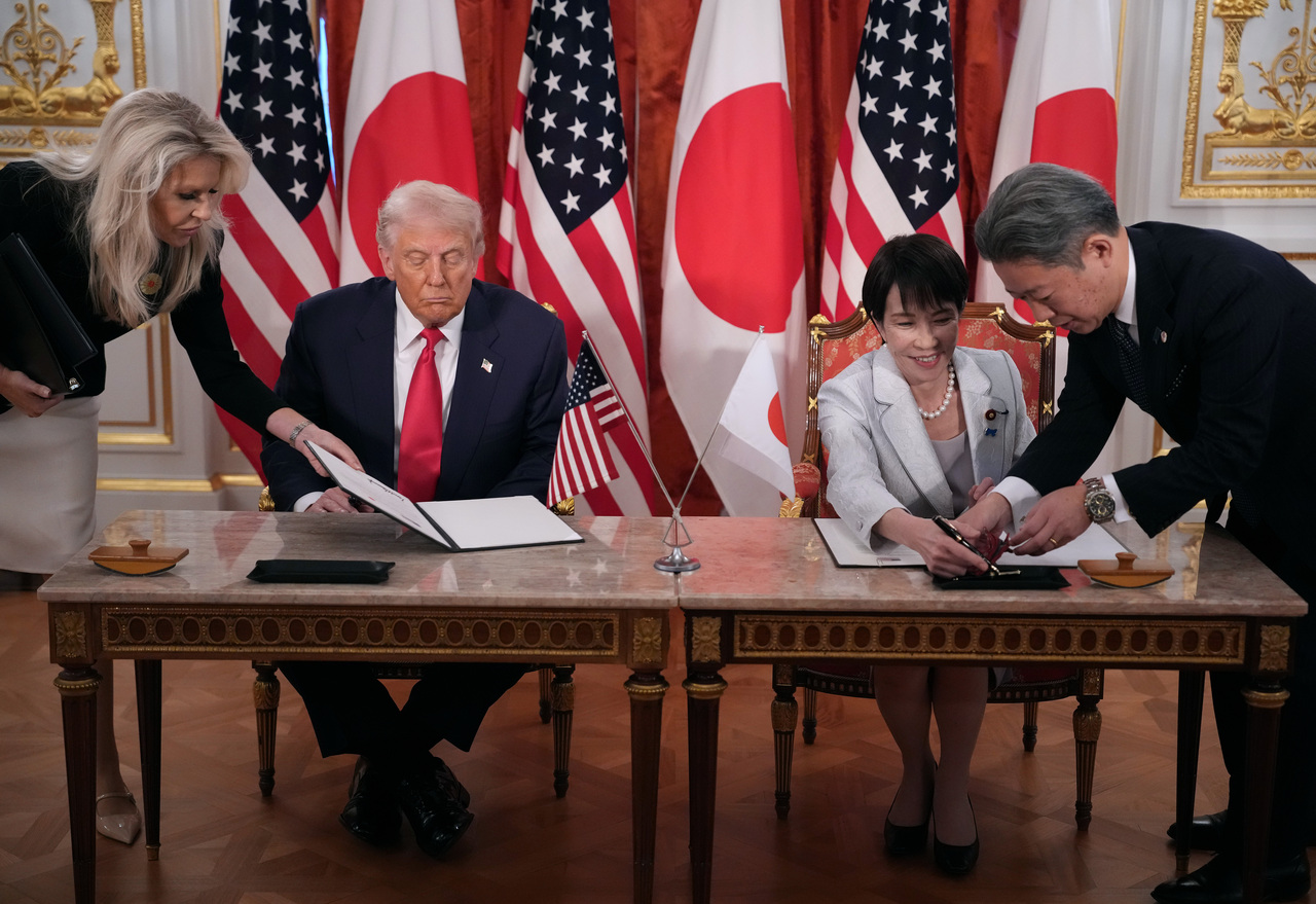 <p>Американският президент Доналд Тръмп се срещна в Токио с японската премиерка Санае Такаичи.</p>