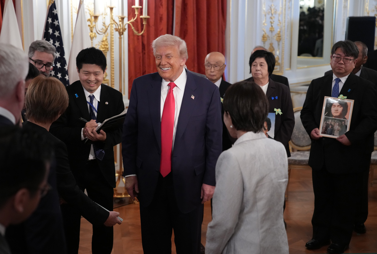 <p>Американският президент Доналд Тръмп се срещна в Токио с японската премиерка Санае Такаичи.</p>