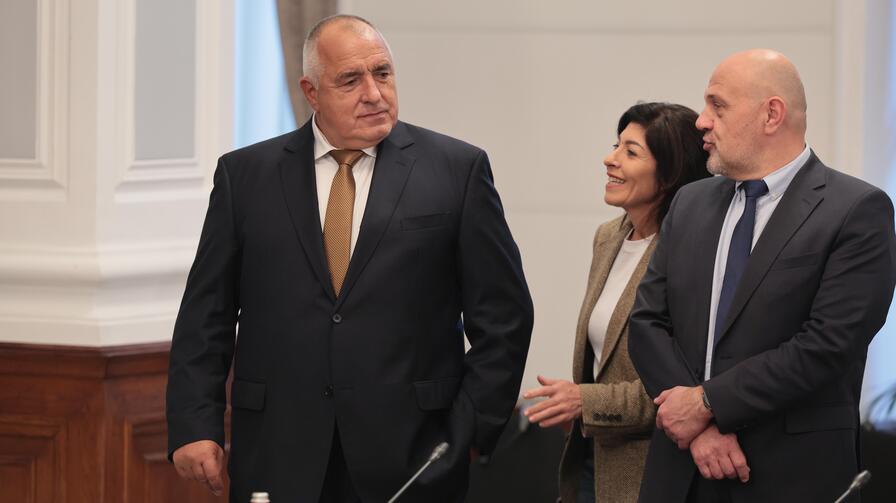 <p>Българската държава и германският технологичен концерн &bdquo;Райнметал&ldquo; обявиха началото на проекта за изграждане на завод за барут и боеприпаси на официална церемония в Министерския съвет</p>