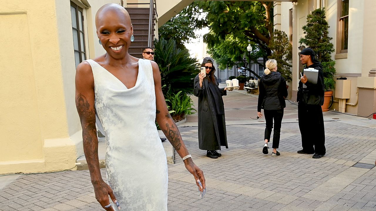 Синтия Ериво се съблече за корицата на списание