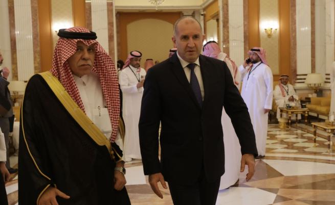 Румен Радев: България трябва да води по-агресивна политика за инвестиции Румен Радев: България трябва да води по-агресивна политика за инвестиции