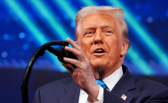 Опасна ли е дозата аспирин на Доналд Тръмп? Лекар обясни какво може да се случи