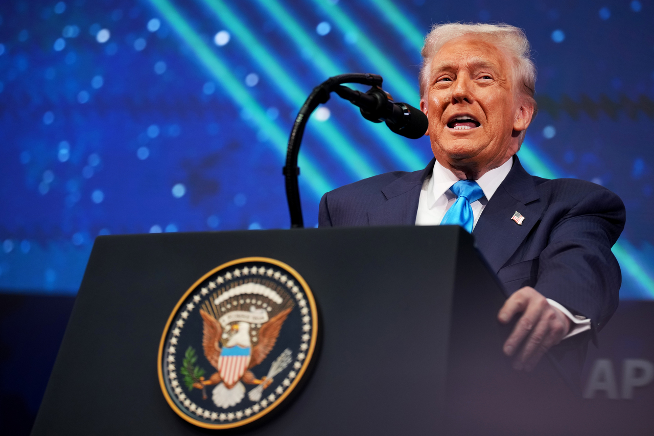 <p>Доналд Тръмп на посещение в Южна Корея.</p>