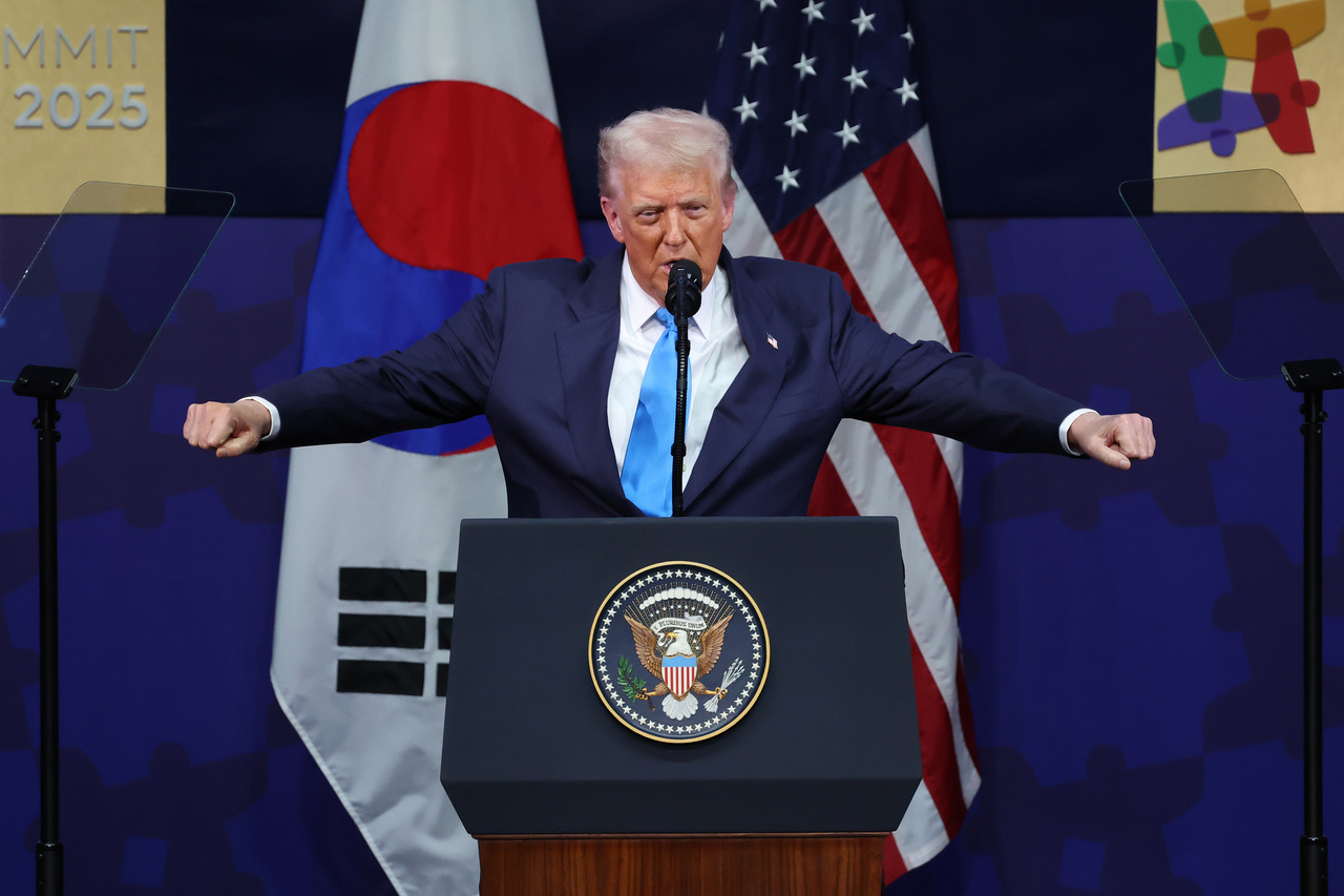 <p>Доналд Тръмп на посещение в Южна Корея.</p>