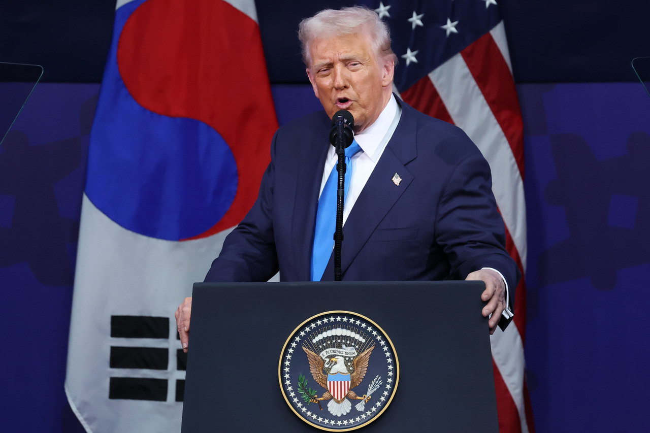 <p>Доналд Тръмп на посещение в Южна Корея.</p>