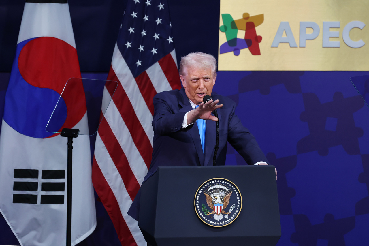 <p>Доналд Тръмп на посещение в Южна Корея.</p>