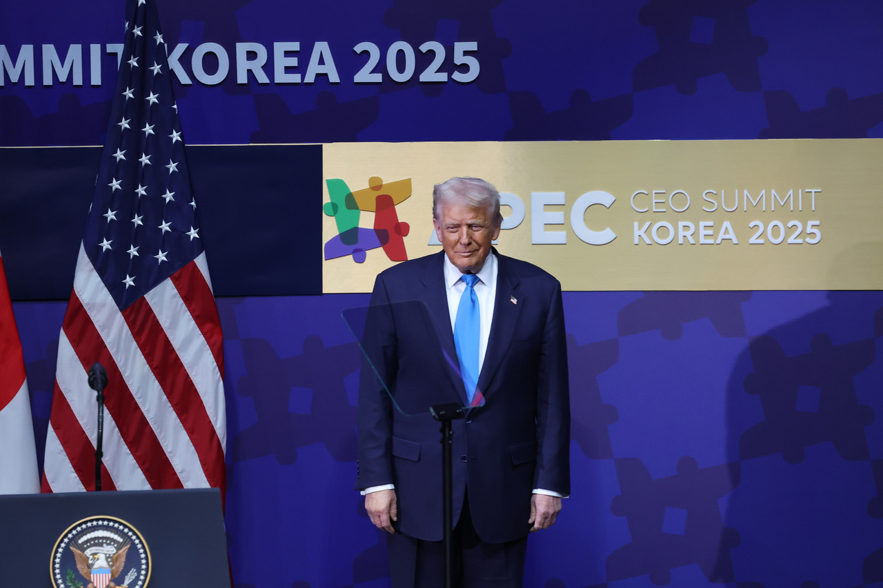 <p>Доналд Тръмп на посещение в Южна Корея.</p>