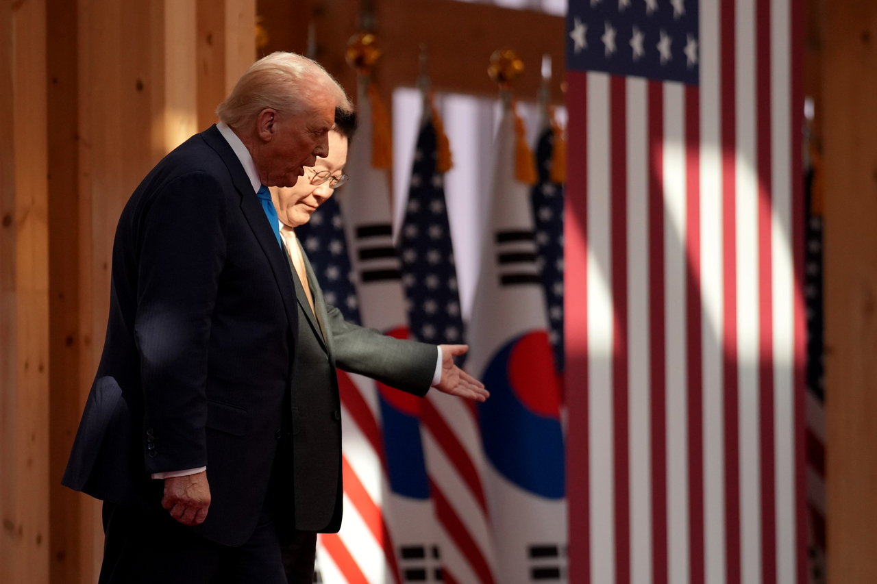 <p>Доналд Тръмп на посещение в Южна Корея.</p>