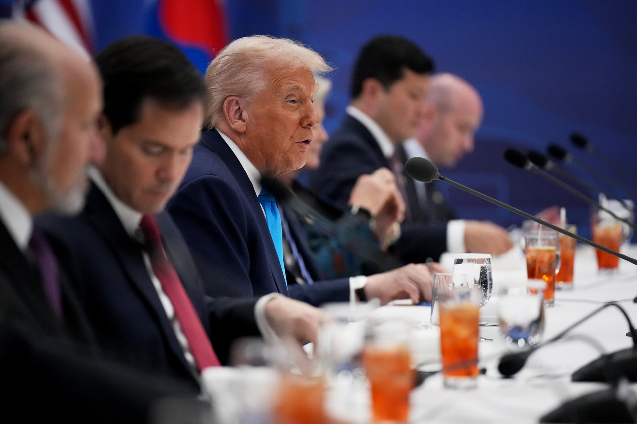 <p>Доналд Тръмп на посещение в Южна Корея.</p>