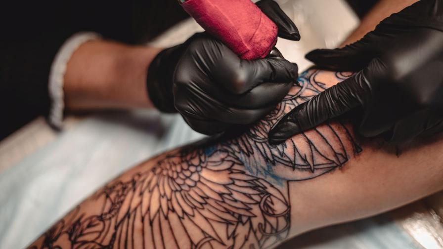 Премахването на нацистки татуировки: "Не знаеш дали се променят или крият"