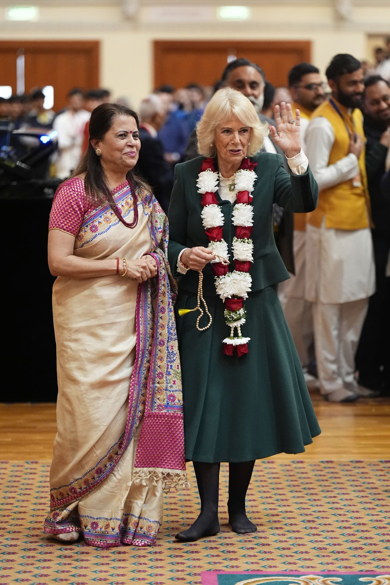 <p>Крал Чарлз III и кралица Камила внесоха кралски блясък в един от най-впечатляващите хиндуистки храмове в Лондон. Поводът &ndash; 30 години от създаването на това духовно средище, известно със своята архитектура и колорит.</p>